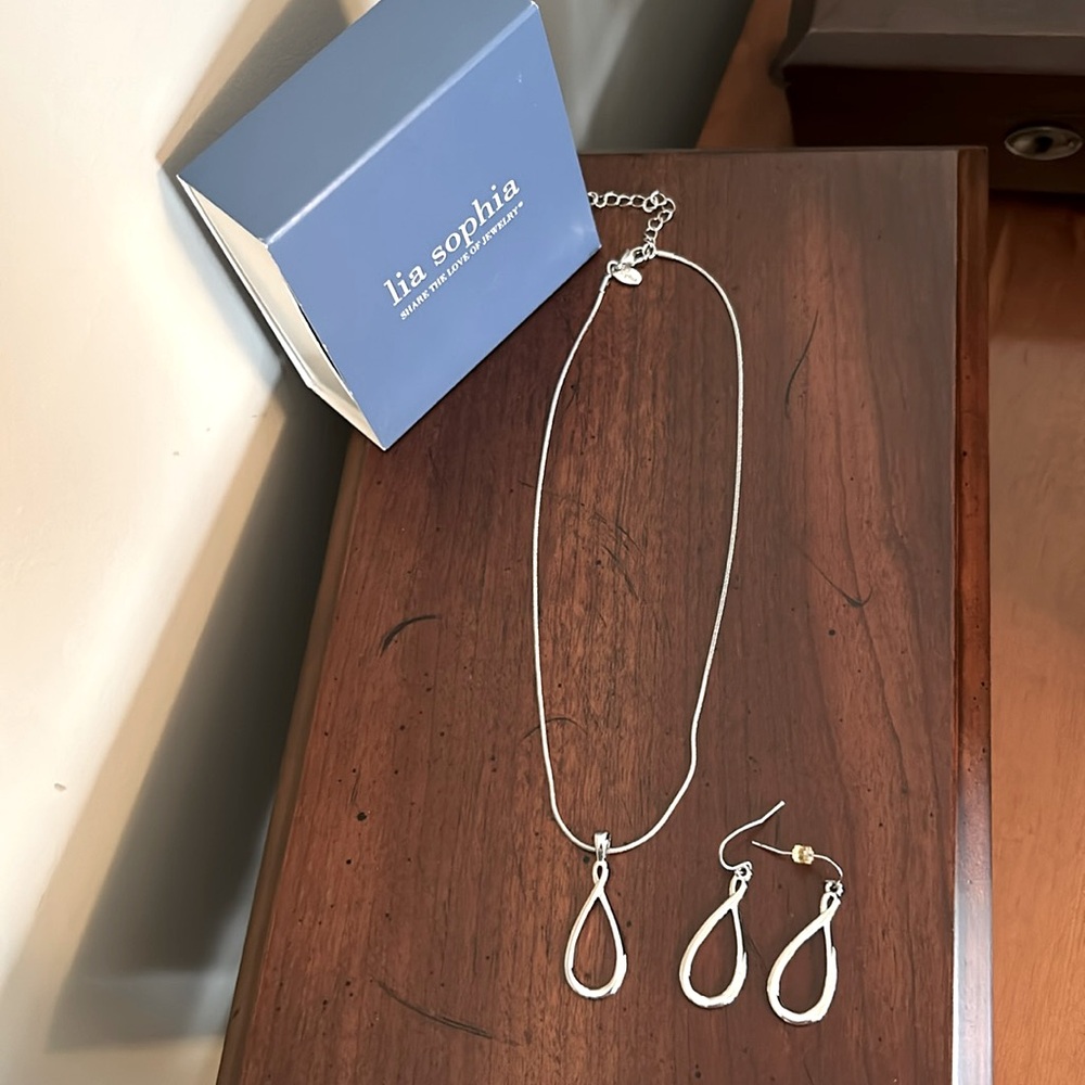 Lia Sophia Infinity necklace and matching earrings